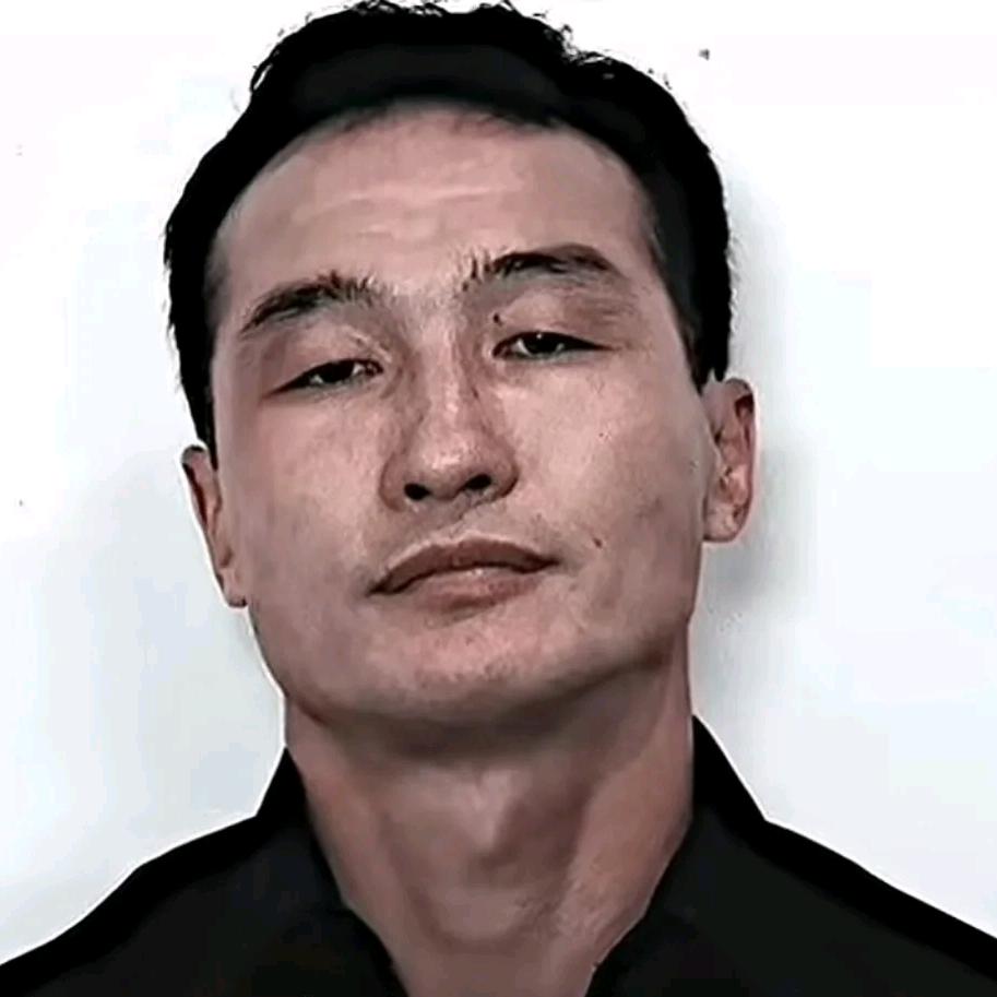 凡人.