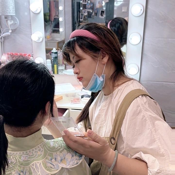 化妆师婷婷