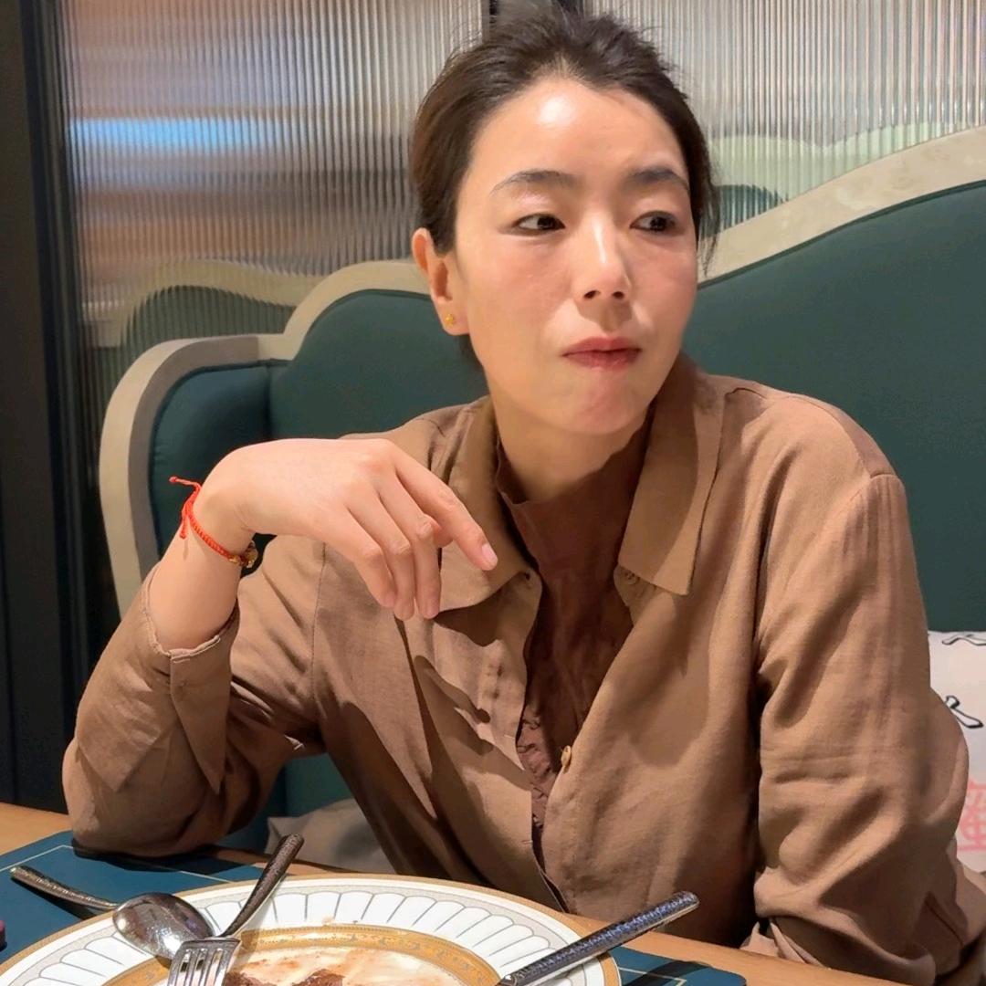 卖房子的小姐姐