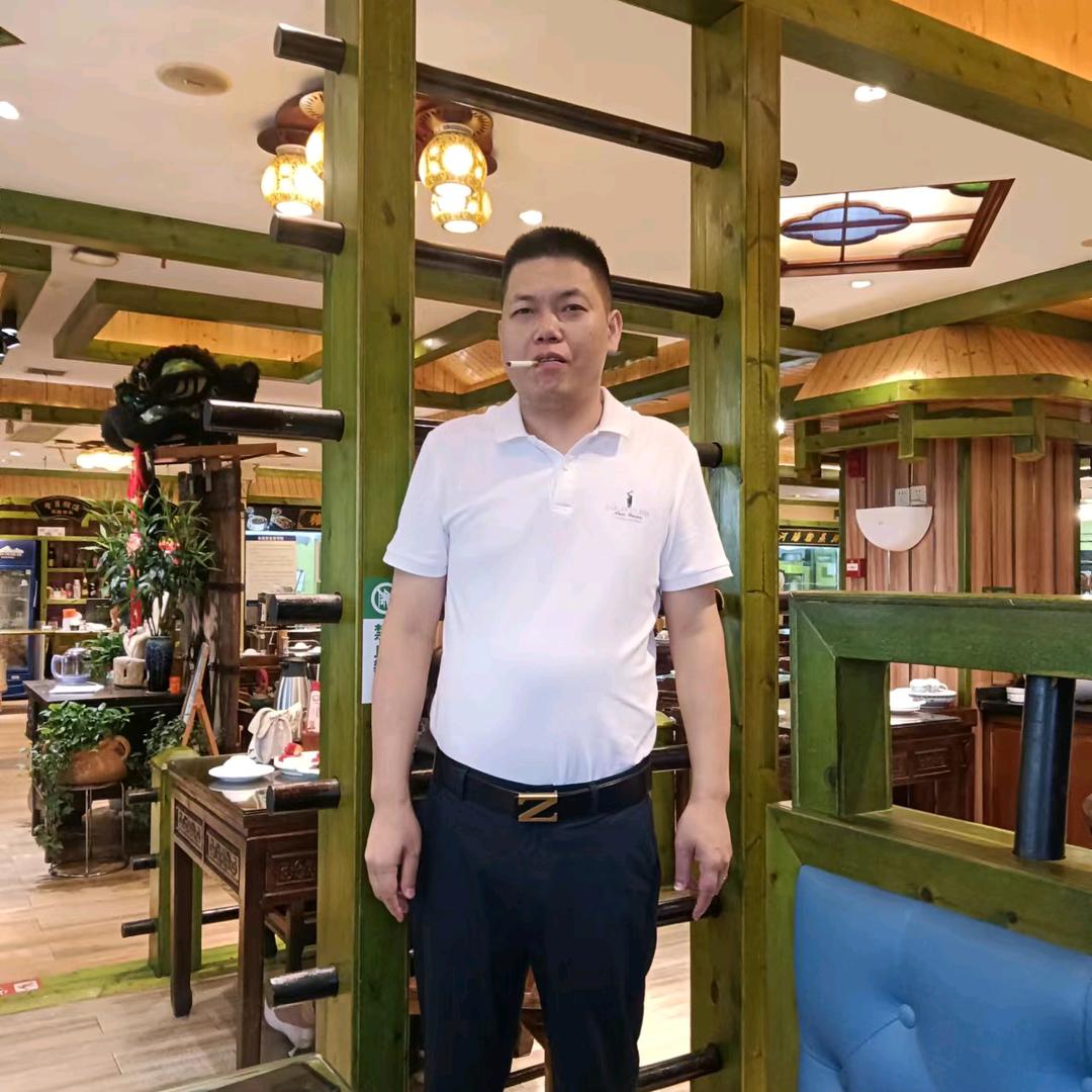 左手掂锅右手掂勺