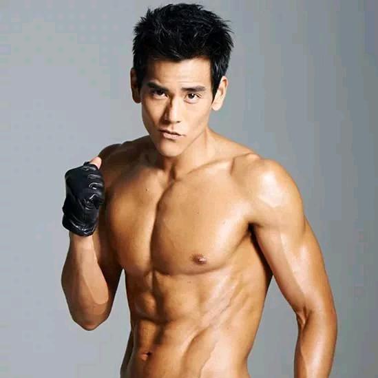 黑子爱跑步健身