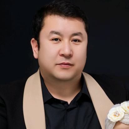 艾 BiGM   (本人）