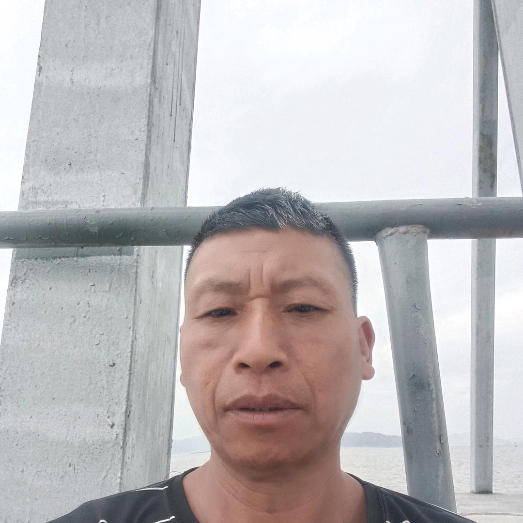 红色衣服余大明