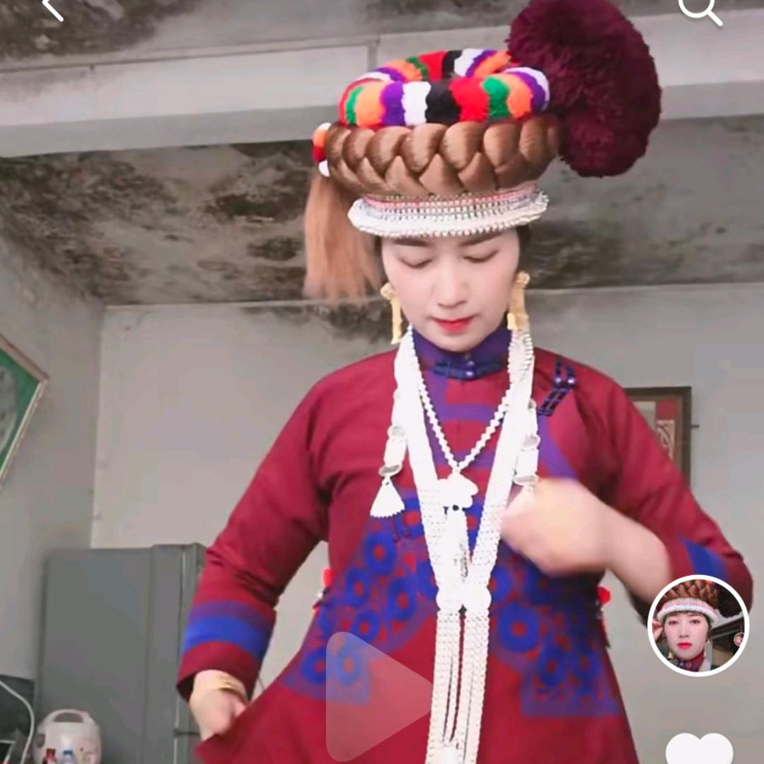 蒙自哈尼服装