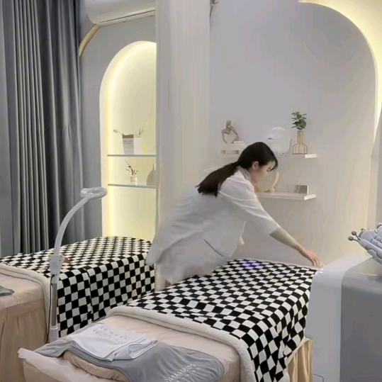 水瓶离火年代创业