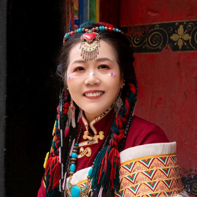 彩霞飞杨