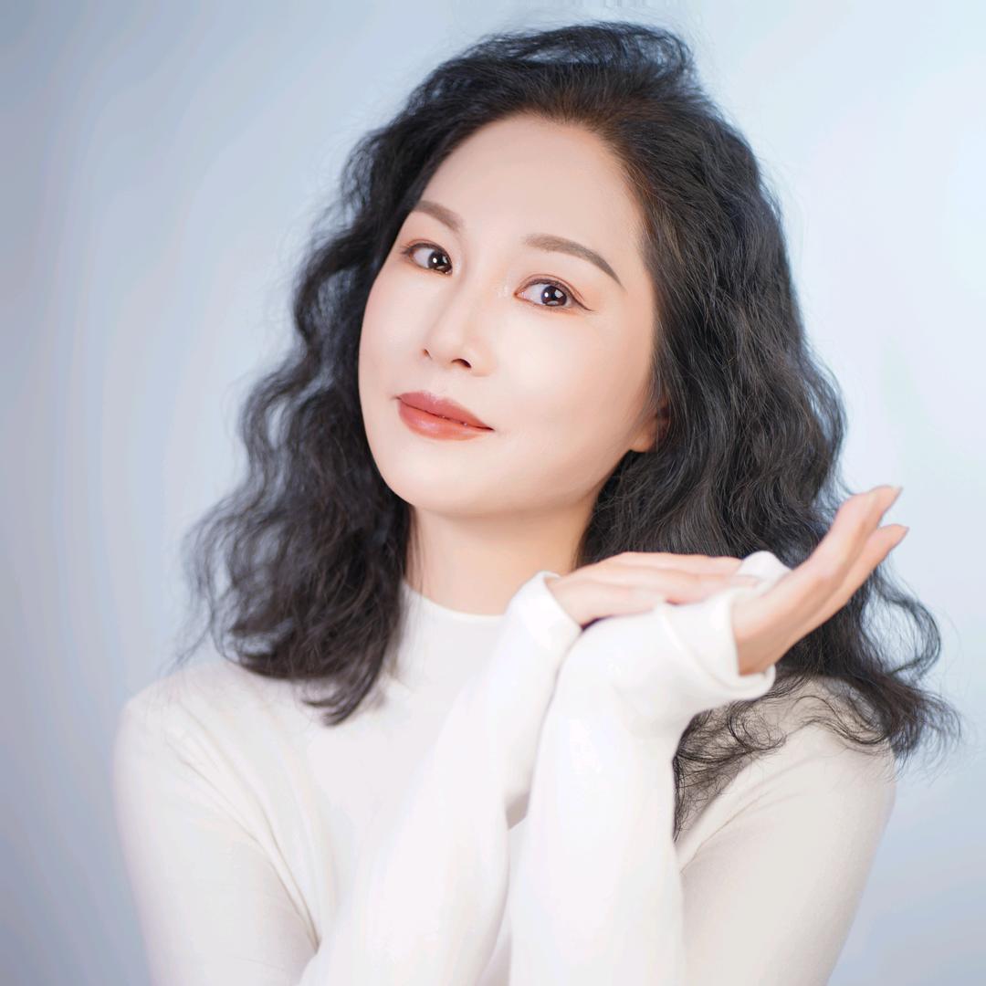 在狮岭镇做美容的芙蓉姐姐