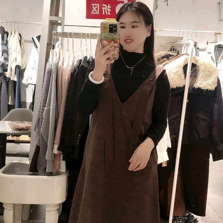 服装店的小妮子