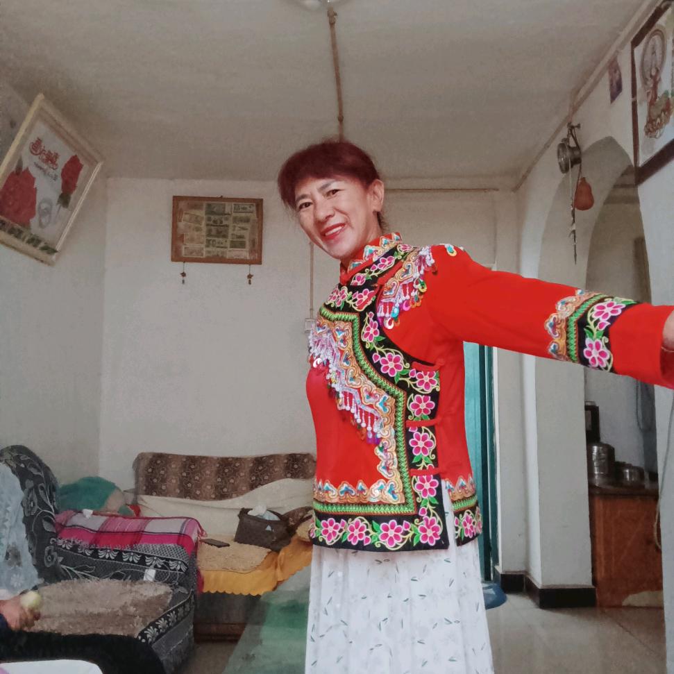 谷律嫁富民的毕老奶