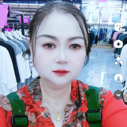 墨兰盛开
