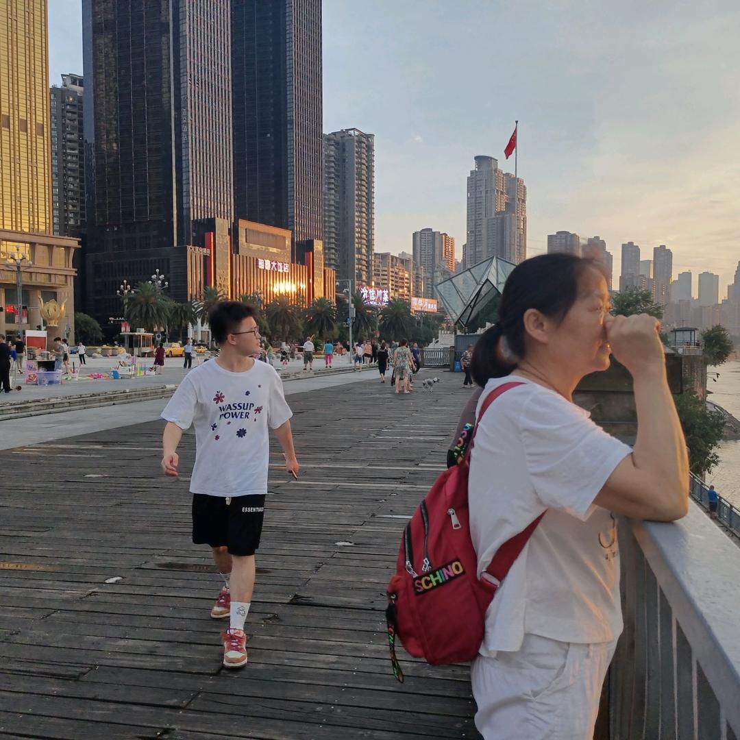 一言难尽，心里的苦向随说？痛苦无声