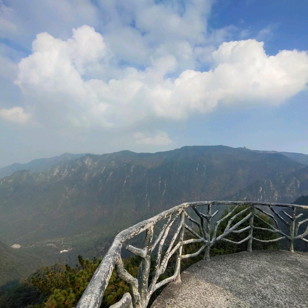 蔚蓝天空