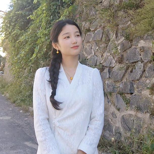 月蓝·纳兰女性成长