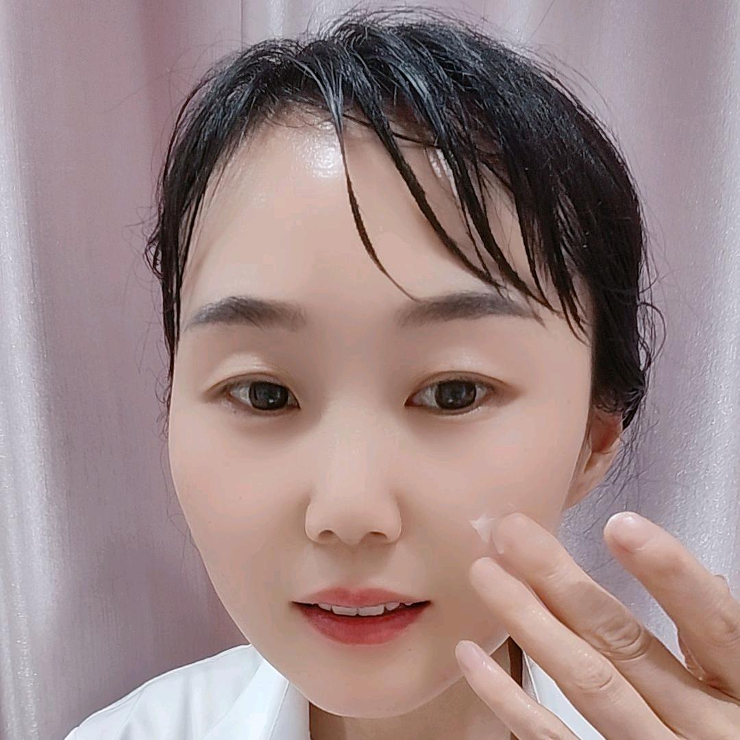 鑫源美妆推荐官~严伟英