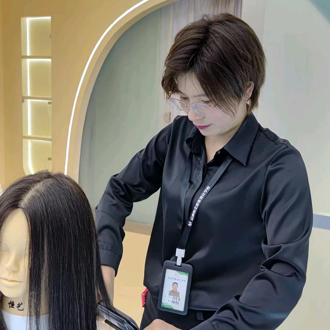 昆明发型师辰齐