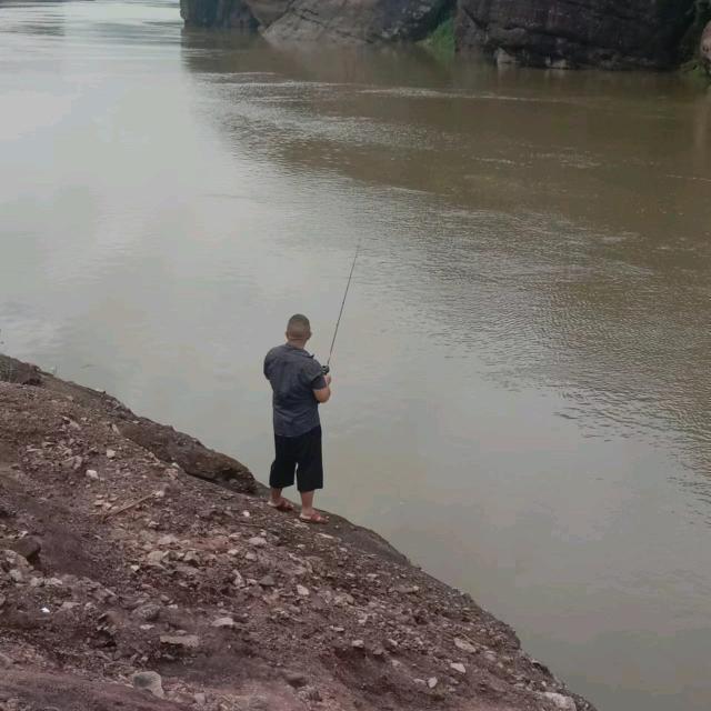 闲时钓鱼