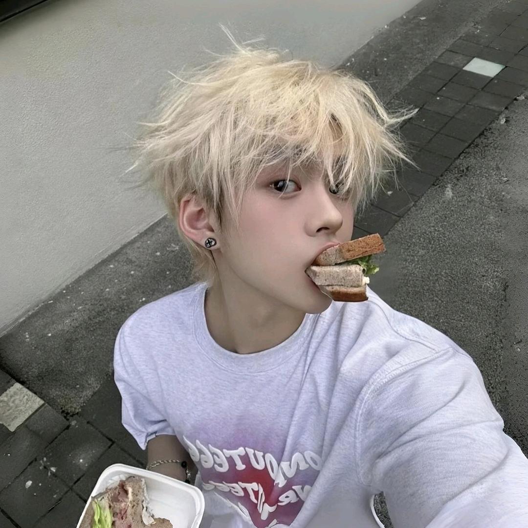 虍小白