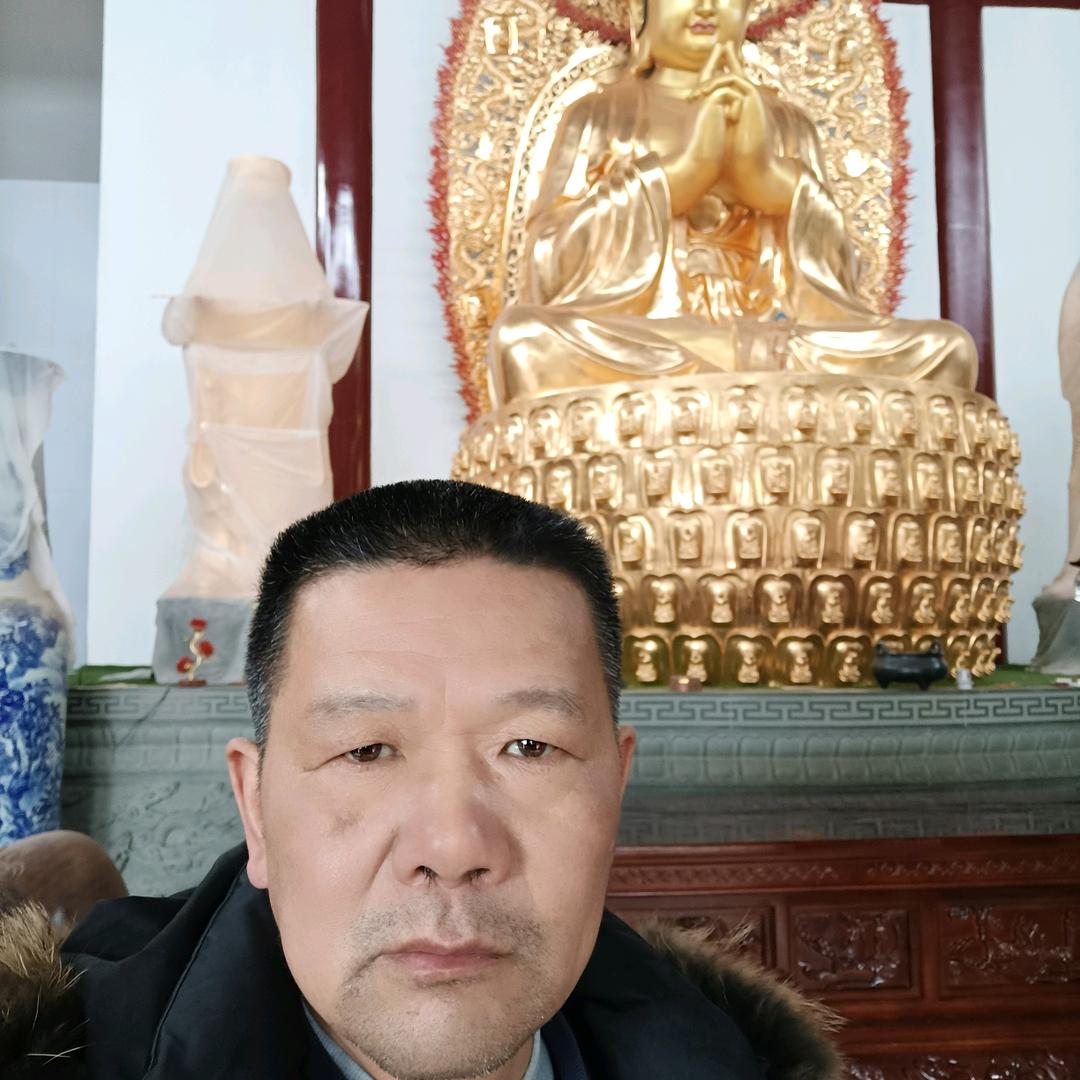 曹先森在咸阳市卖麻辣烫麻辣拌。