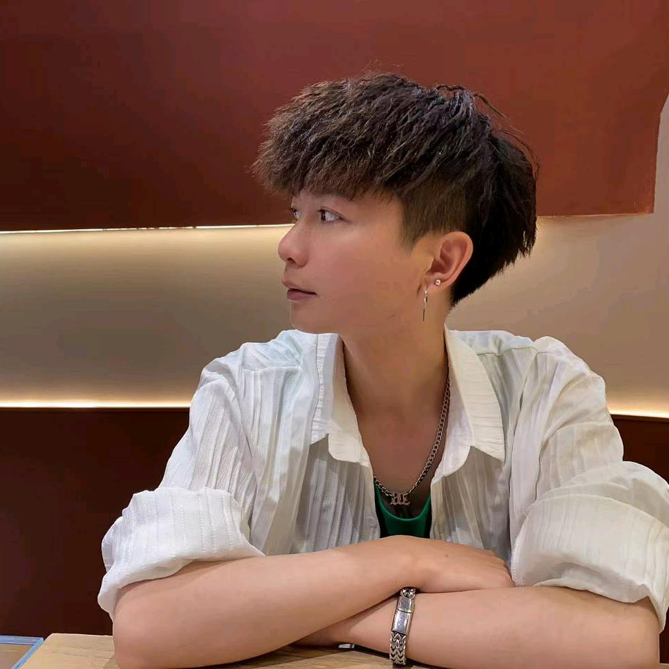 开皮肤管理的小特