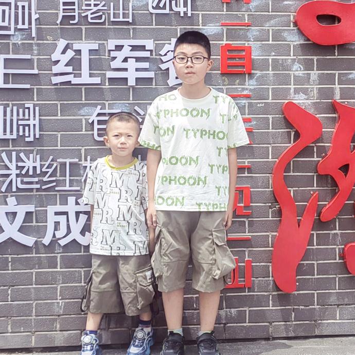 小吴不上班，只带娃