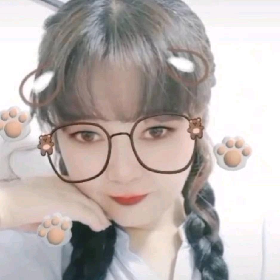 朵朵很努力  ˃ 𖥦 ˂