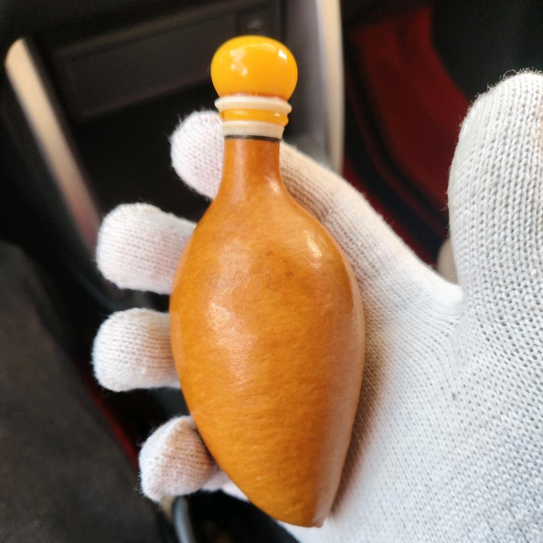 踩着高跷的矮脚鸡