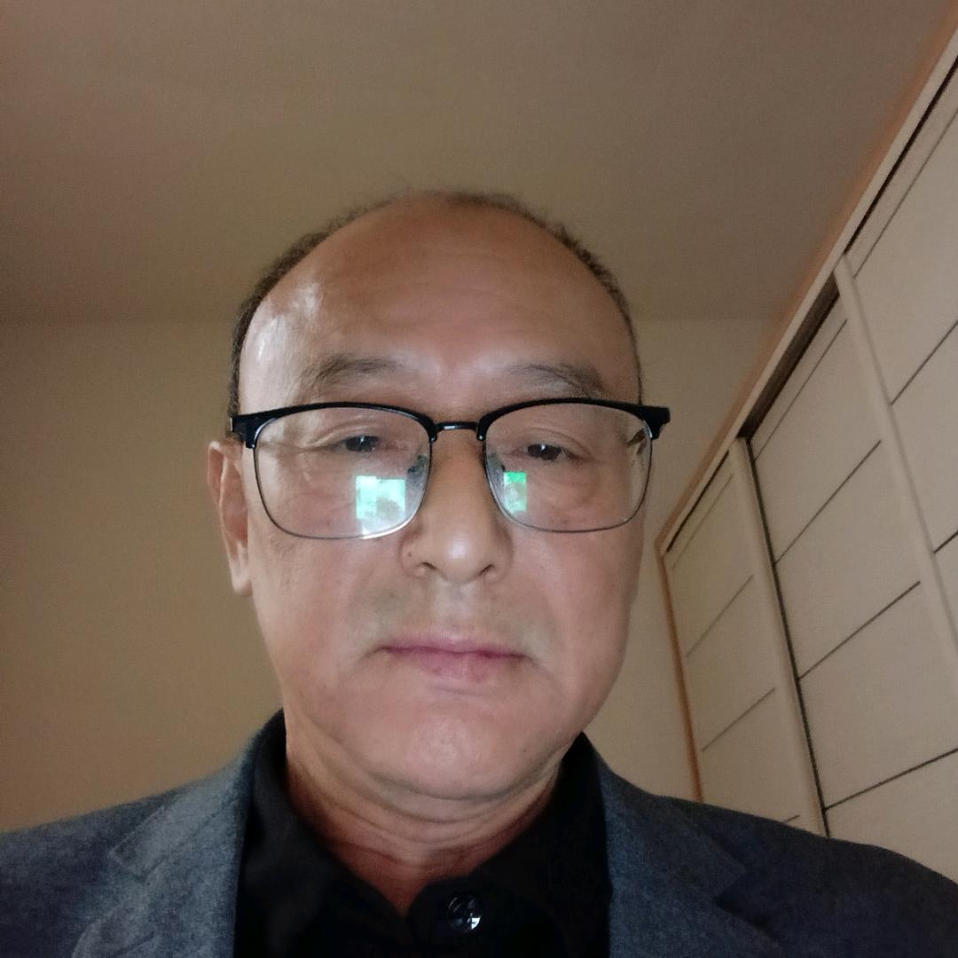 雄鹰展翅