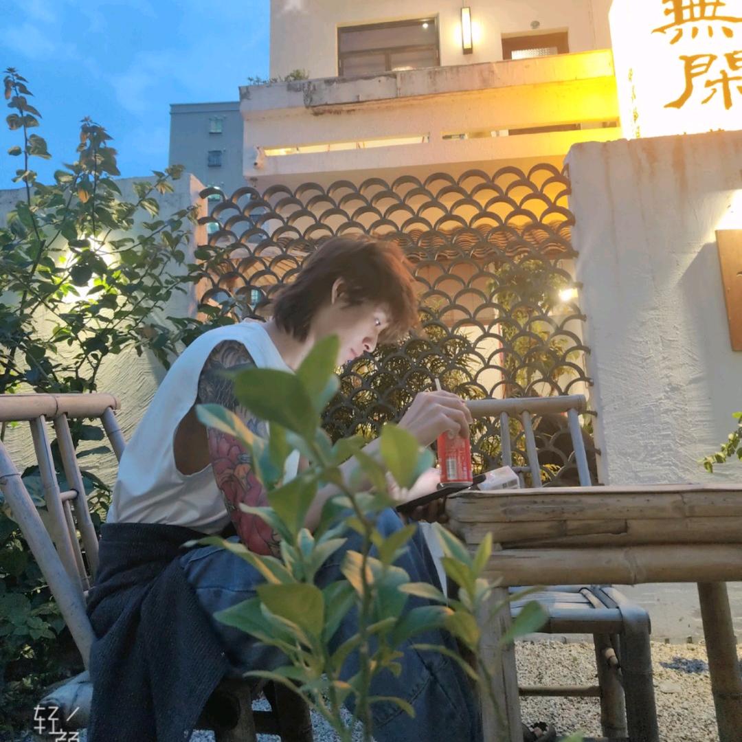 楼下烧鸡小周