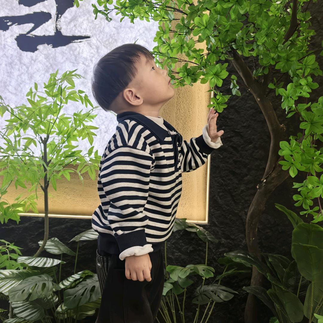 笑着离场