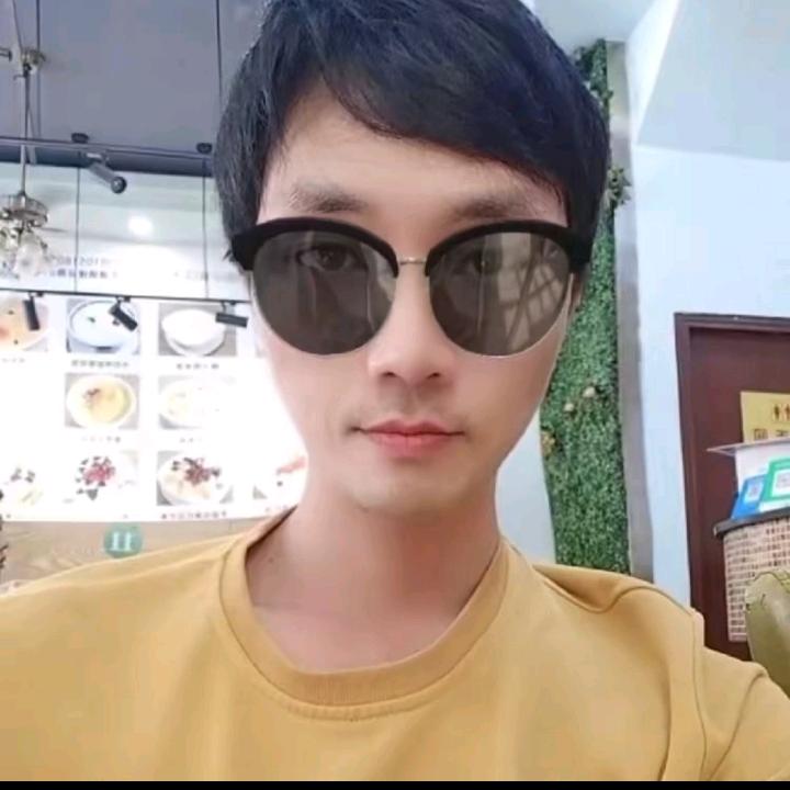 🤓两个抠鼻屎的女孩👧🏻🤓