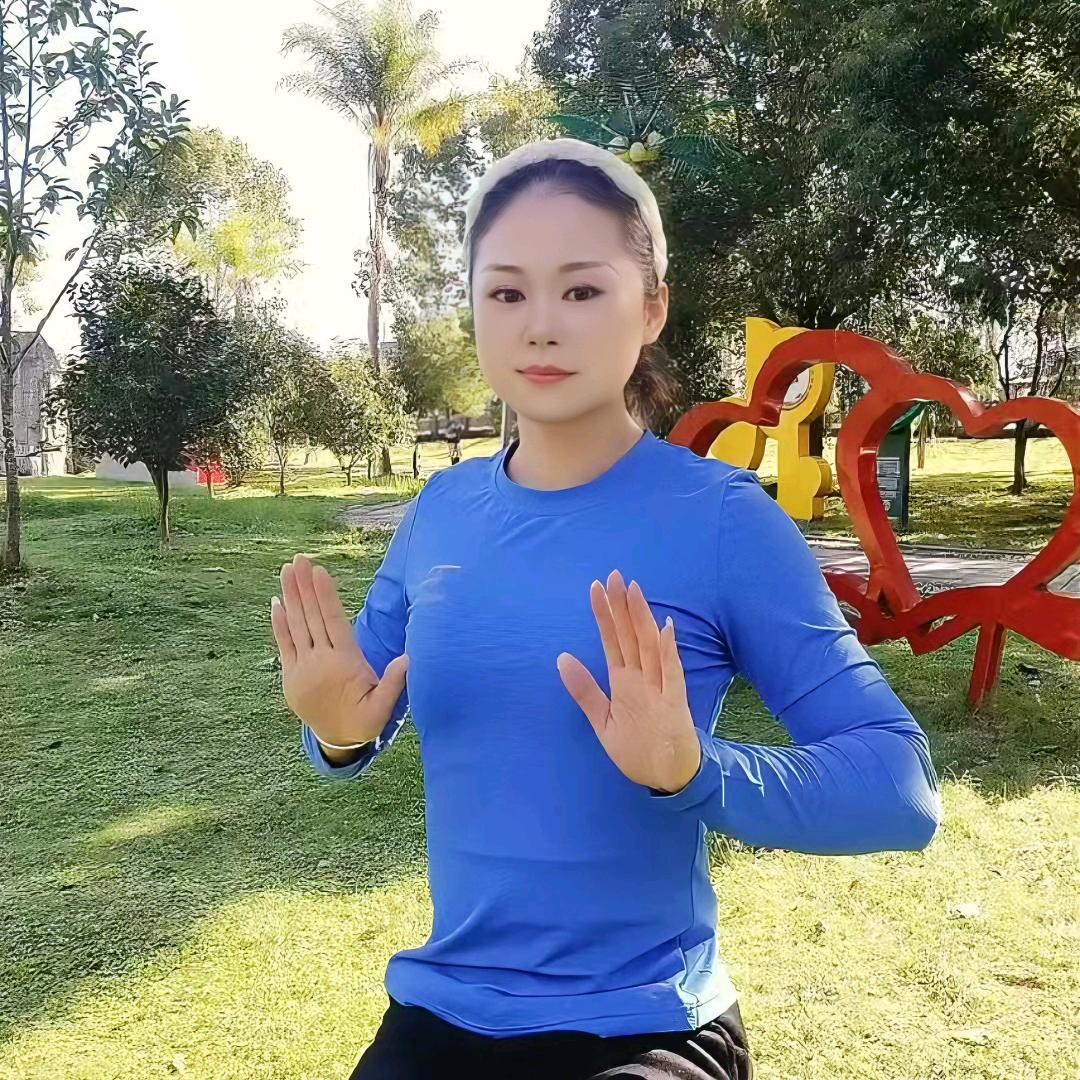 荣荣肩颈运动