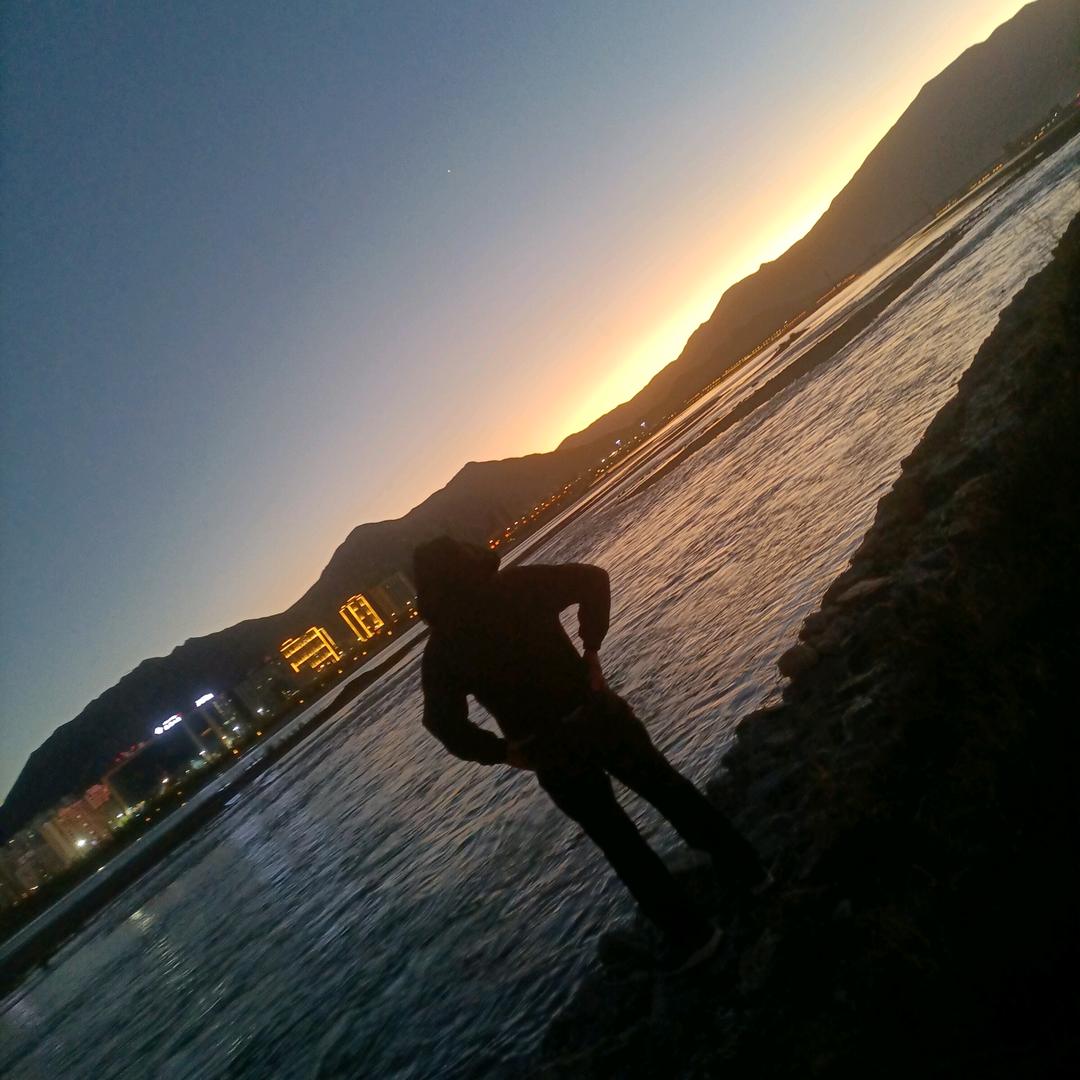 🌹🍀站在冷风中的男人🍀🌹