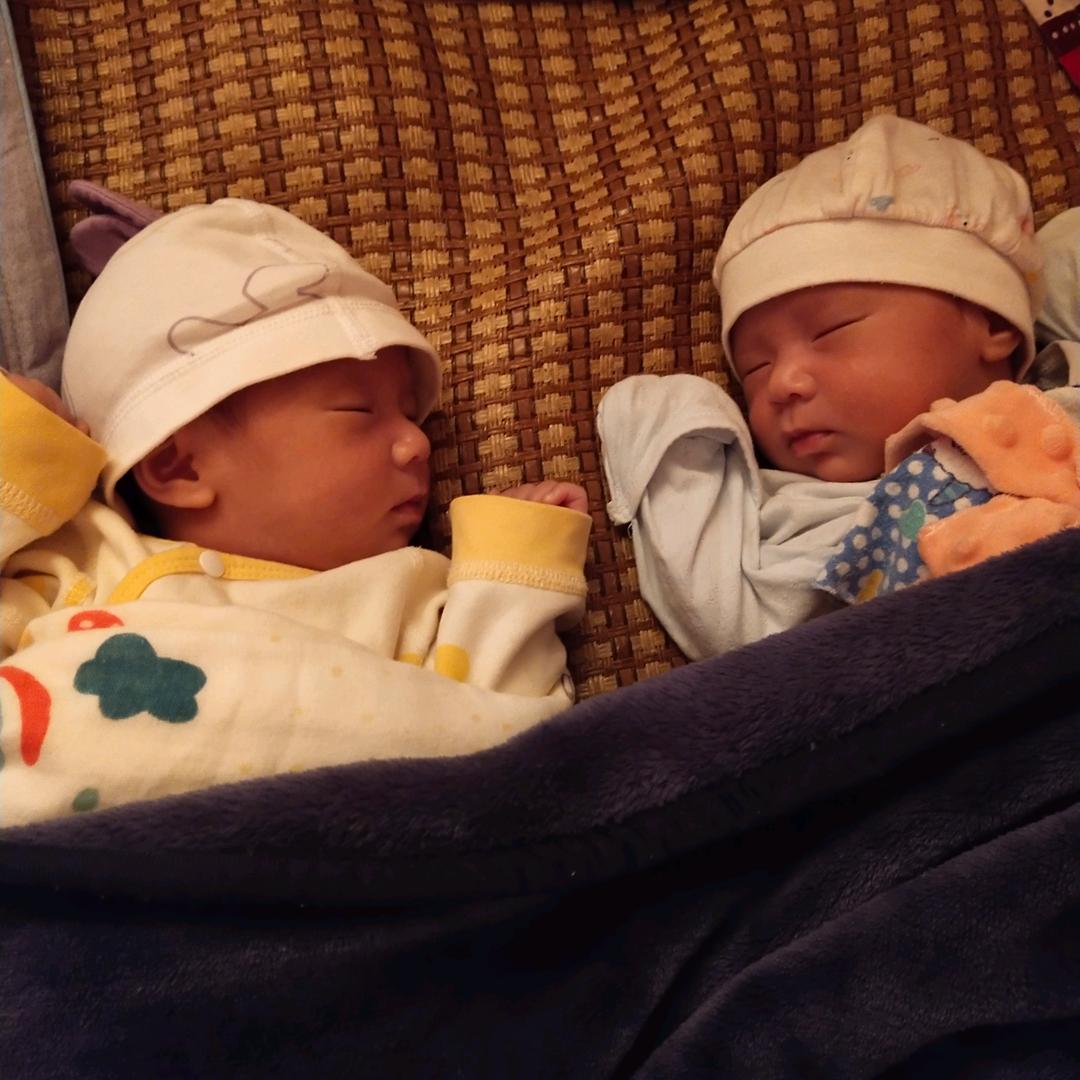 婷婷💖佳佳(双胎宝宝)