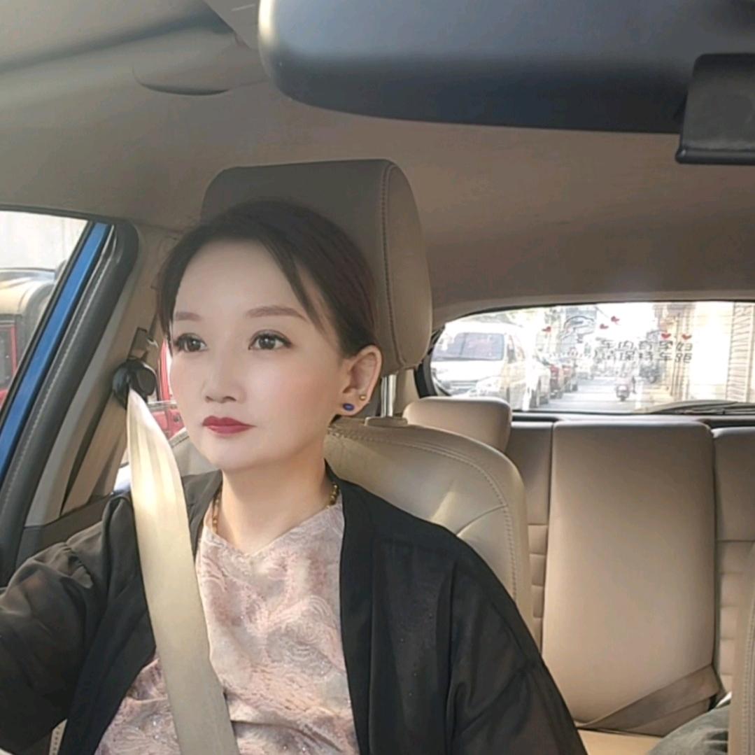 ✂️小虎牙★发型师✂️