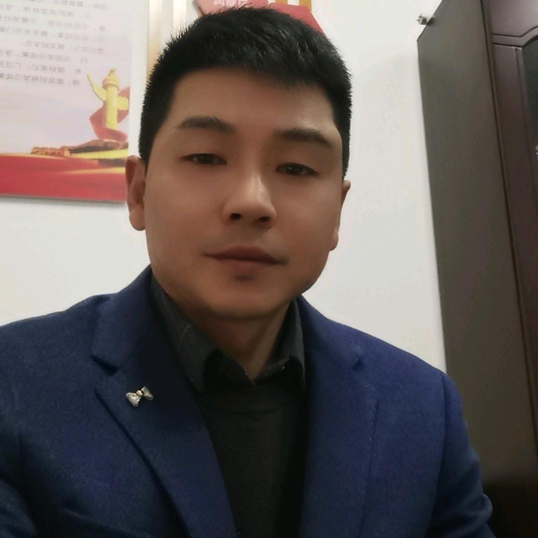 小何同学开五菱