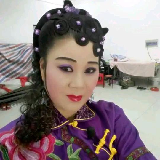 庐剧昂朝芳