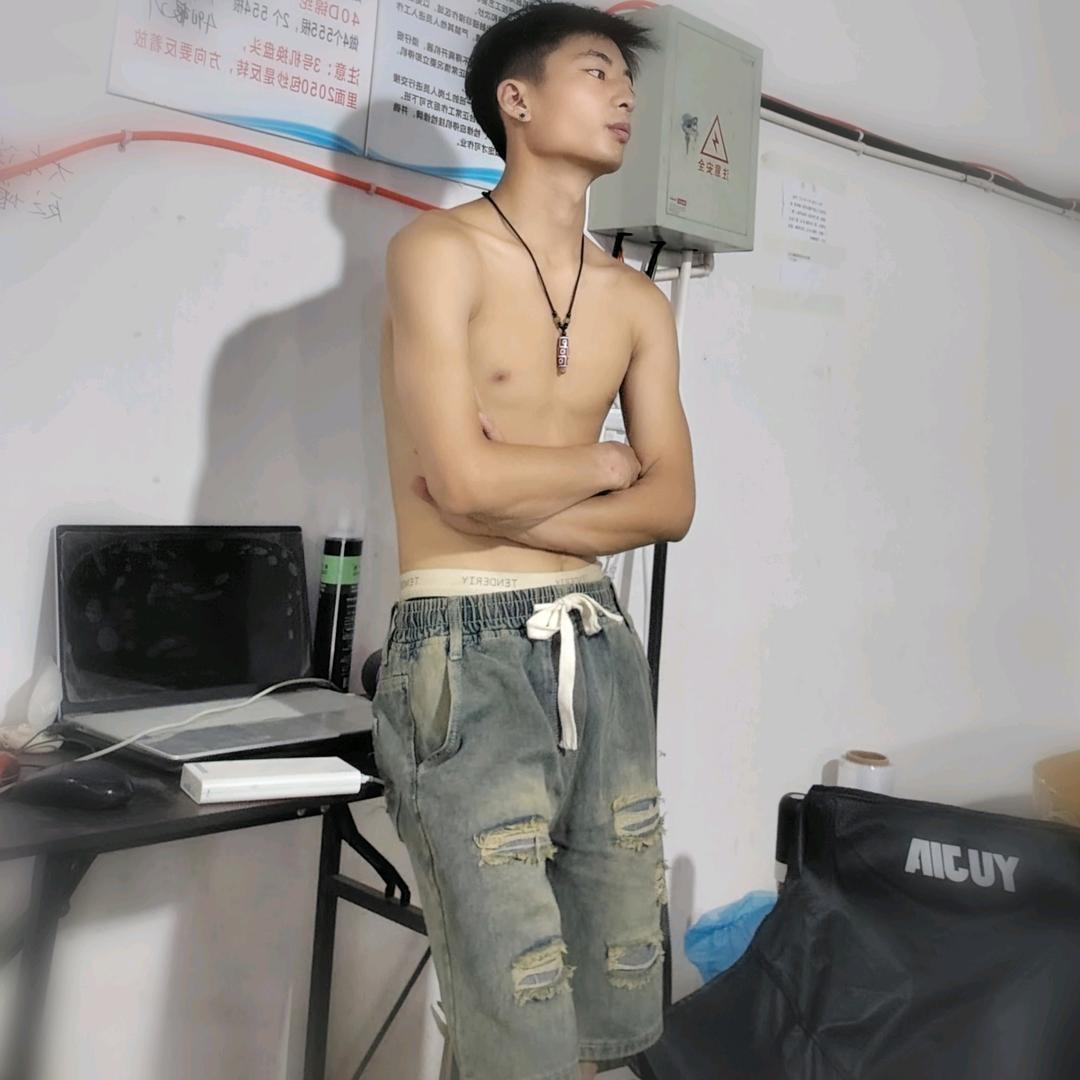 户外寻蜂小阿红🍁