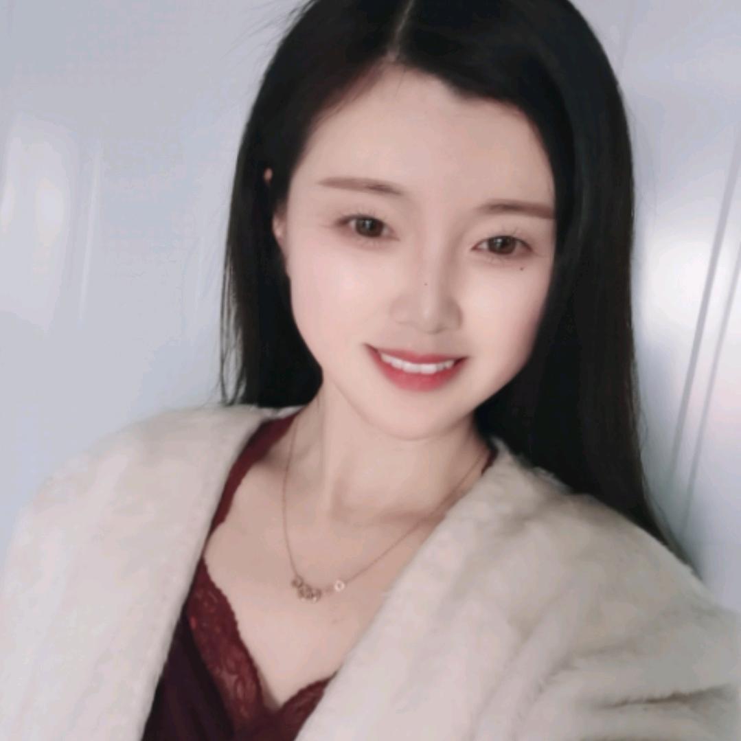 卖叉车的小女人