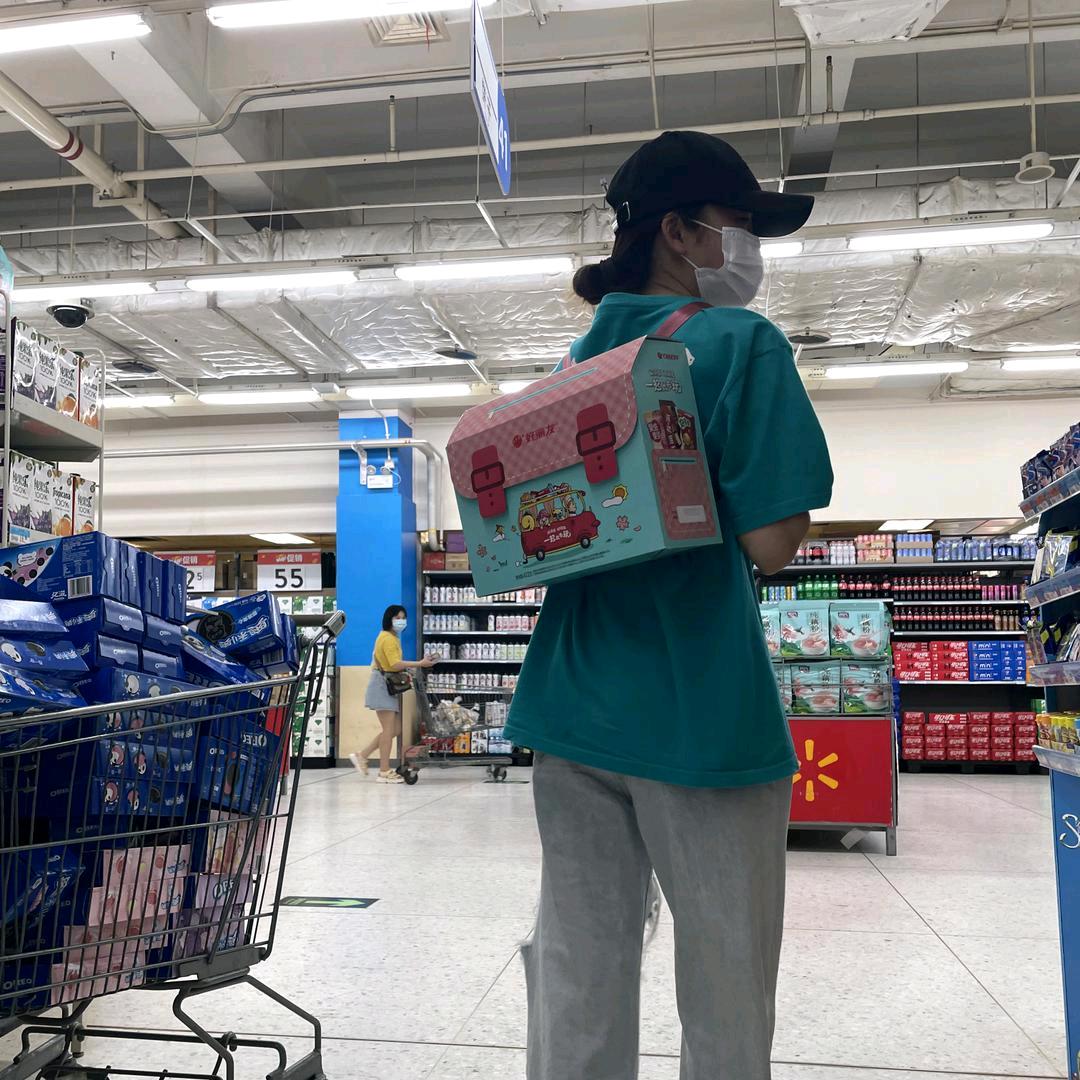 讨厌在动车车厢一直嗑瓜子的人