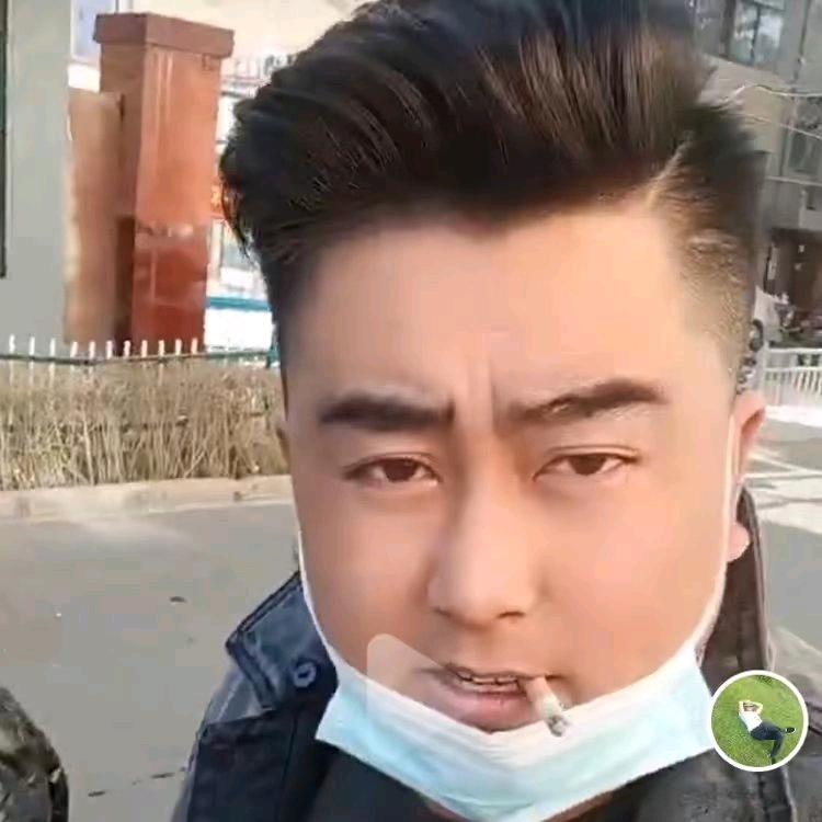 一个人。