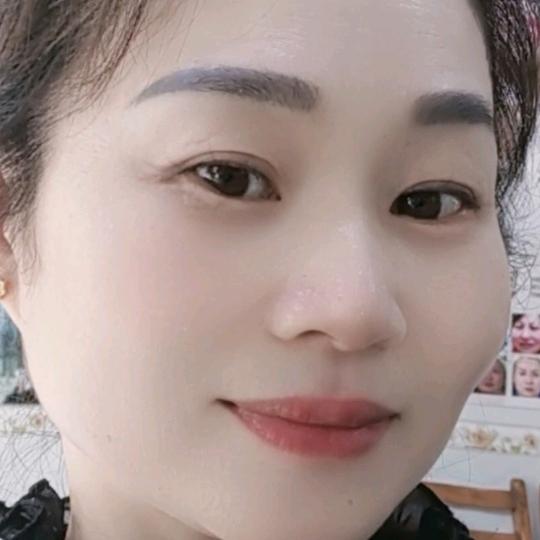 粉壁《红梅美容美发》