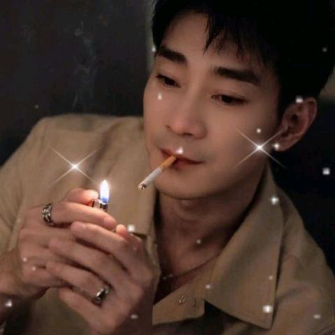 鱼在江中游