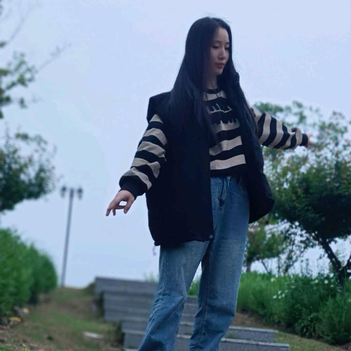 小何何