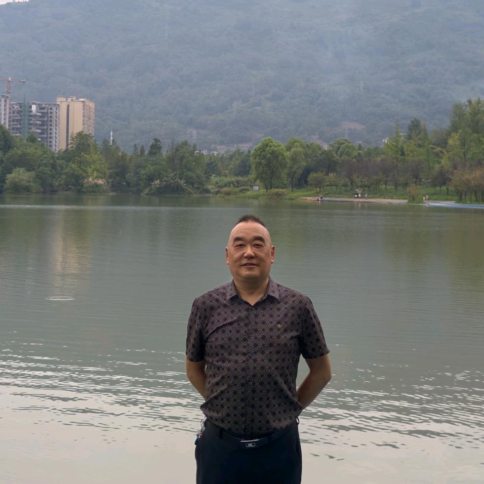 李伟