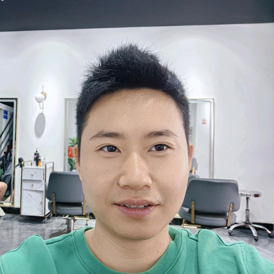 深圳市光明区即兴创意美发店