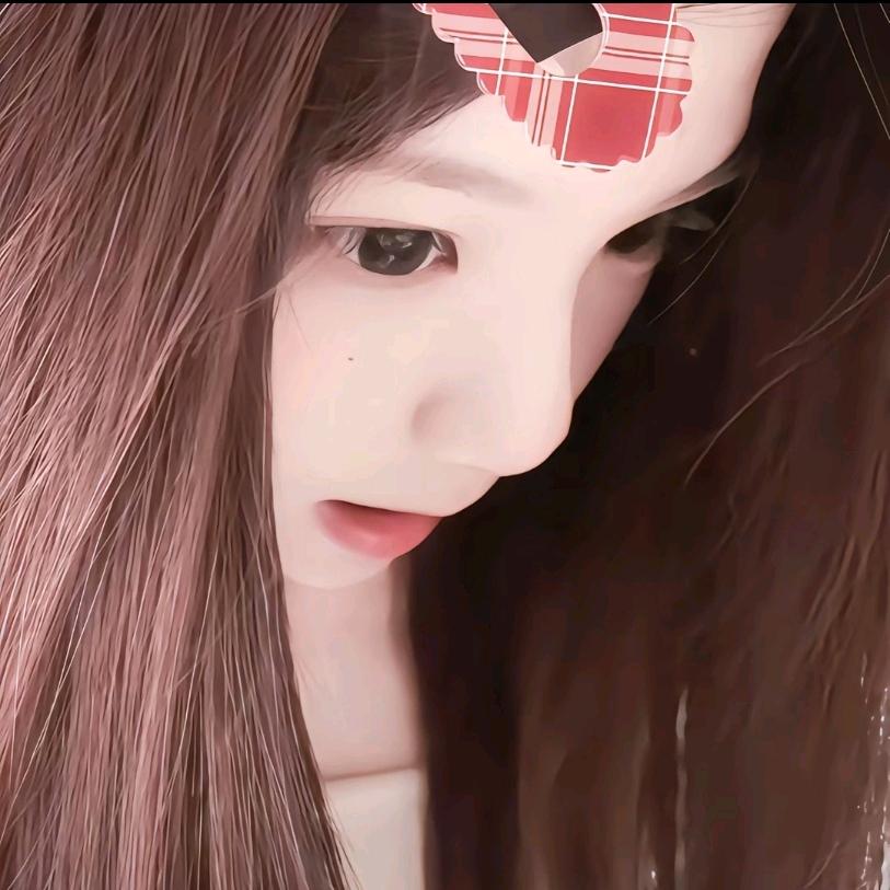 茉茉爱吃果酱。