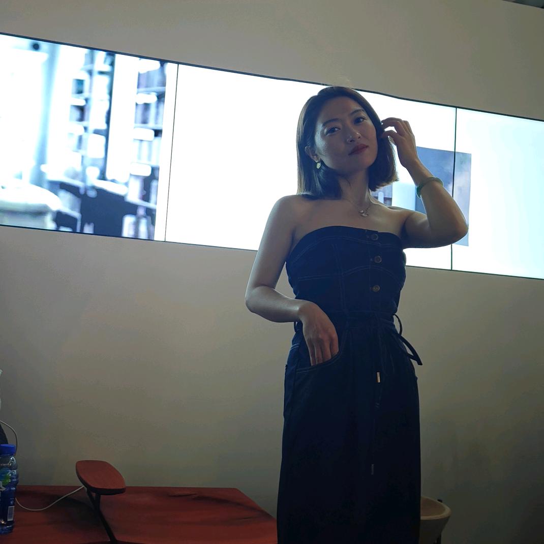 自带光环的Miss贾