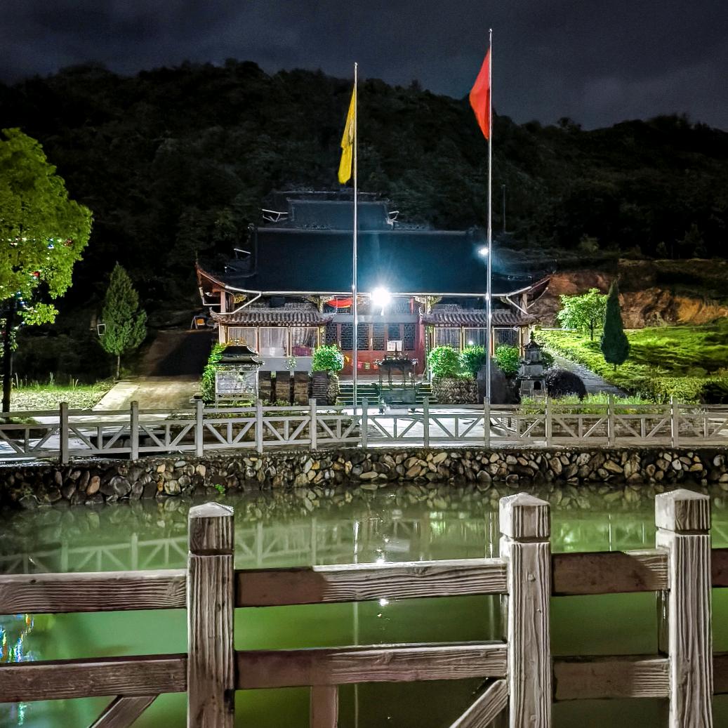 天宁夜白