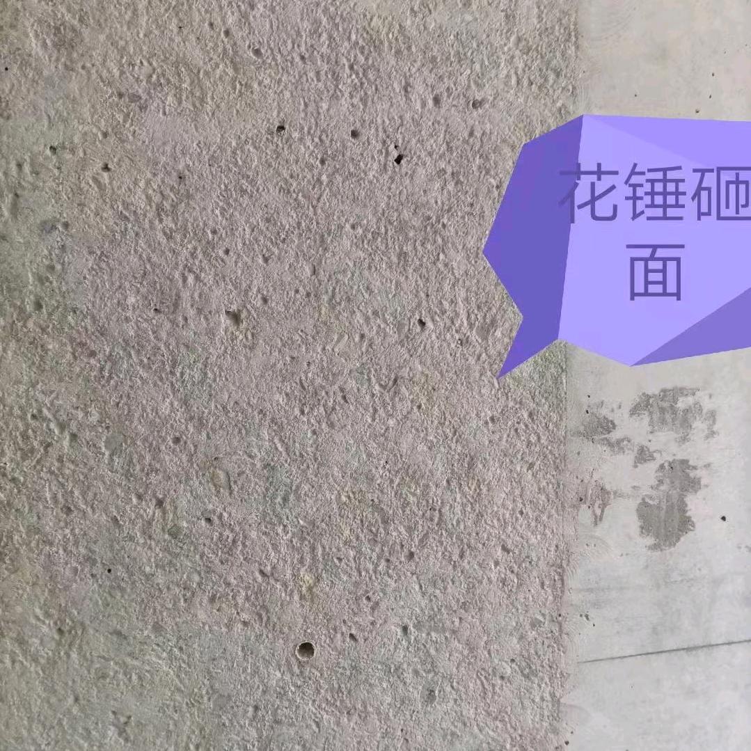 剔凿打磨班组。小刘