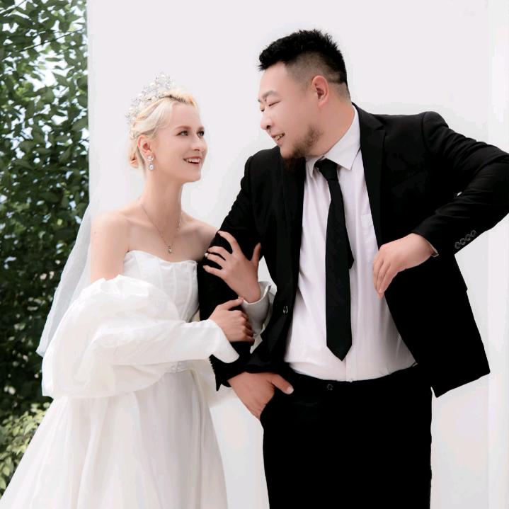 陆大胡子夫妇